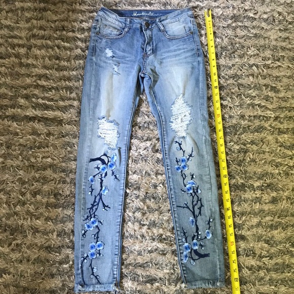 💠Trendy Jeans with Embroidery Flower Design💠 - Picture 6 of 9